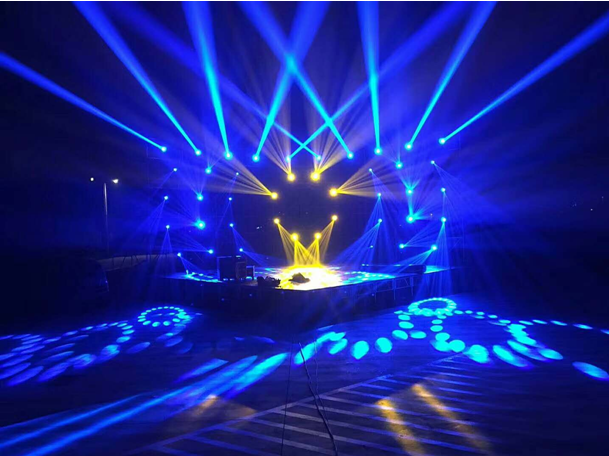 戶外演出燈光效果